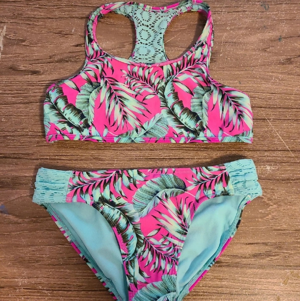 Kids 2 piece swim suit.